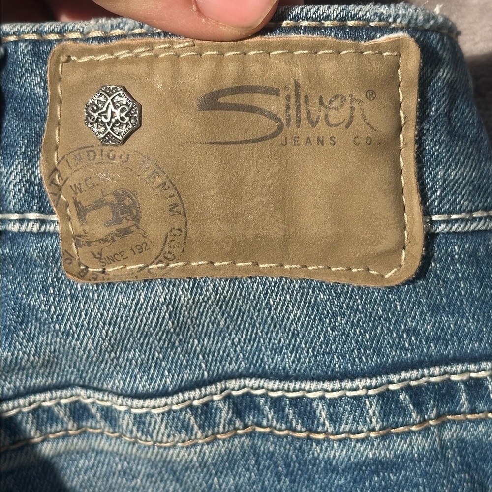 Silver jeans co Distressed Jean Shorts Women’s Boyfriend Fit Rolled Hem SZ 14 - Picture 11 of 14